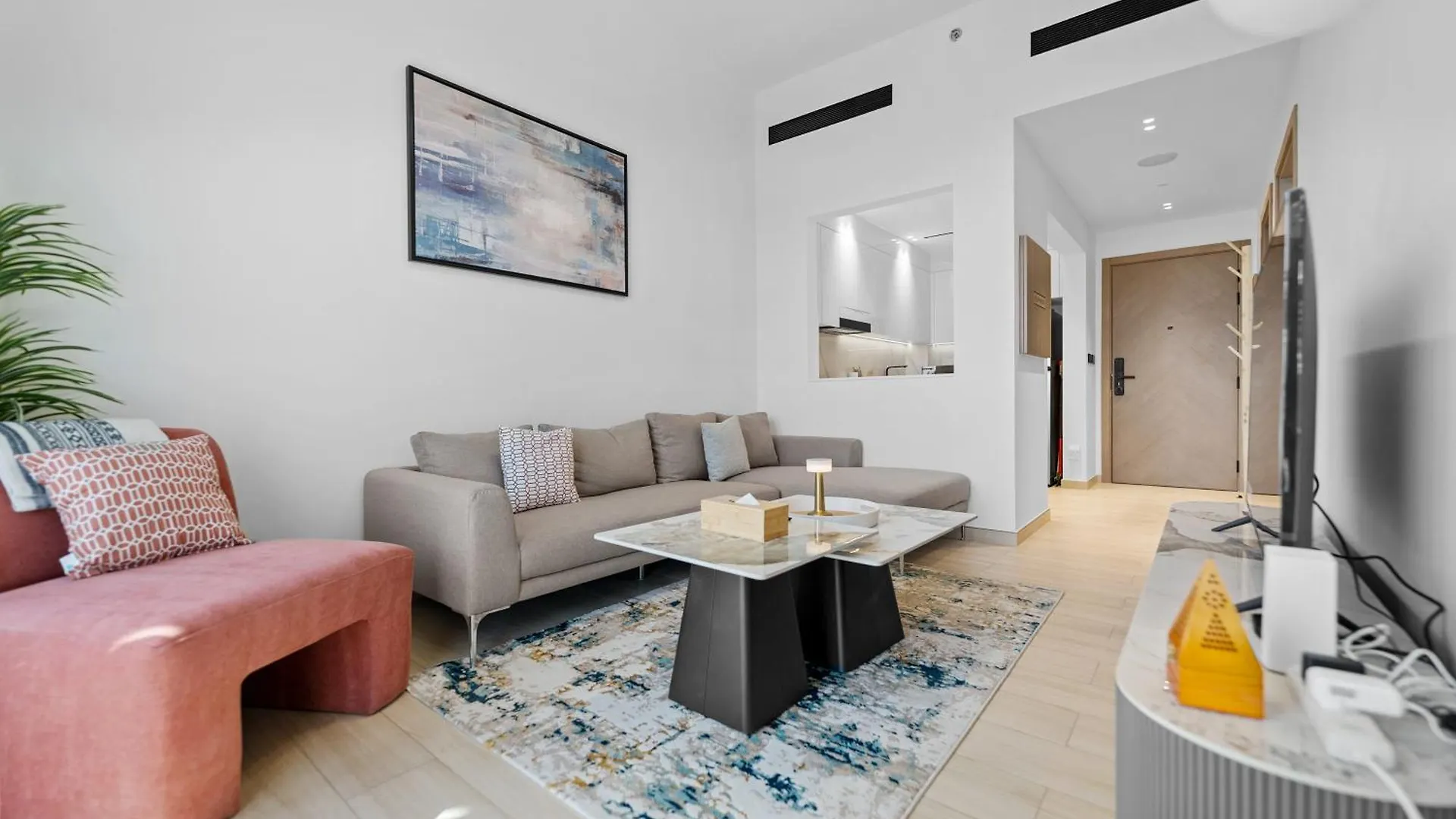 Magnificent - New Modern 1Br In Binghatti Heights Dubai Apartment