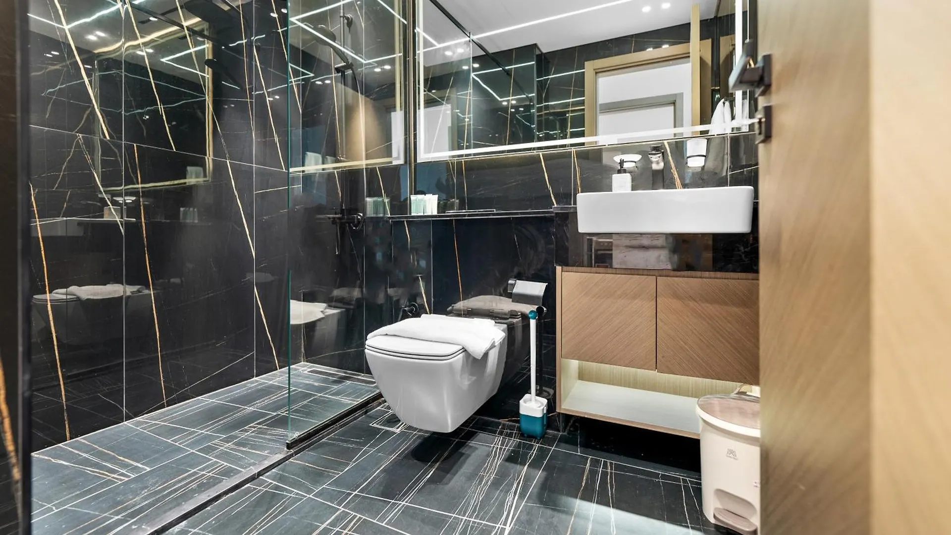 Magnificent - New Modern 1Br In Binghatti Heights Dubai